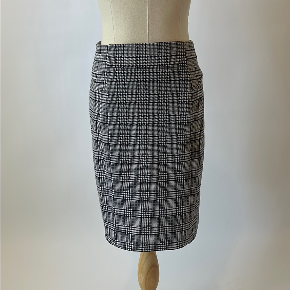 Classic Black and White Plaid Skirt